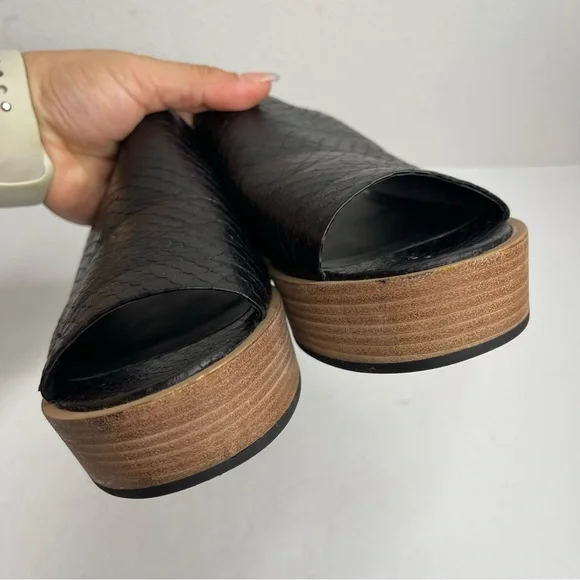 Vince Saskia Black Leather Snake Embossed Slide Flatform Sandal Size 8M Comfort - Picture 17 of 17